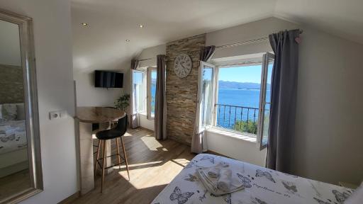 Old Town Sea Front M&M Apartment Korčula - Housity