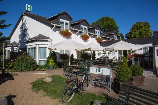 Das FRITZ Hotel Schwerin schöne Lage im Grünen mit regionaler Küche kostenfreien Parkplätzen und E Ladestation - Hizvo