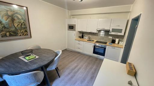 BESOTEL Erkrath- schicke FeWo oder Apartments zentral nähe Bahnhof und Autobahn im Neandertal mit Glasfaser WLAN und freies Parken - Housity