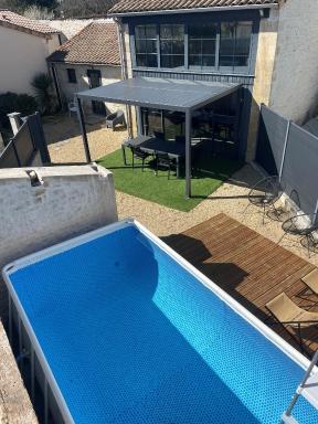 Maison chaleureuse avec parking sur place - Housity