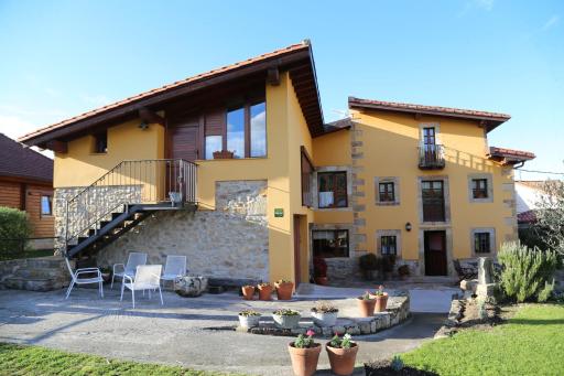 Apartamentos Rurales La Casa Vieja De Silió - Housity