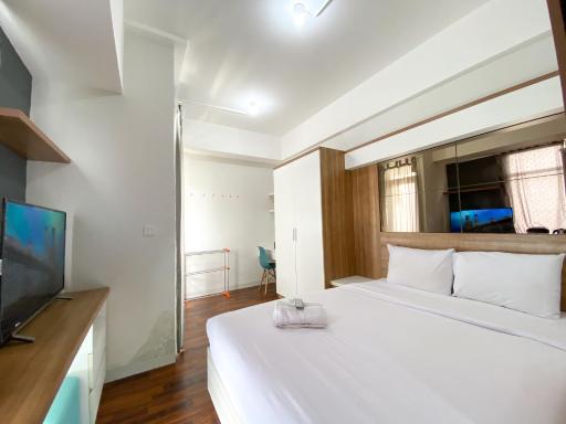 Modern Look and Warm Studio at Vasanta Innopark Apartment By Travelio - Housity