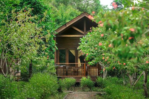 Plengkung Lodge G-Land - Housity