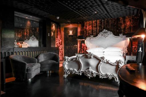 Crazy Bear Stadhampton - Housity