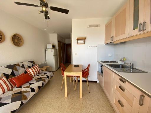 Appartement 19m² avec Balcon, Proche Thermes et Etang de Thau - Parking Public - Animaux Admis - FR-1-503-46 - Housity