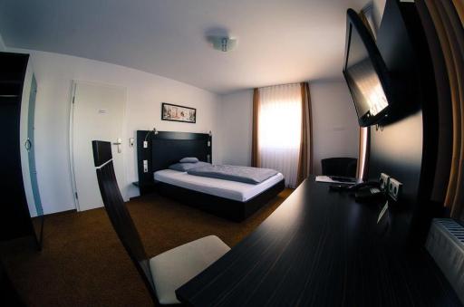 Hotel Enztal Garni - Housity