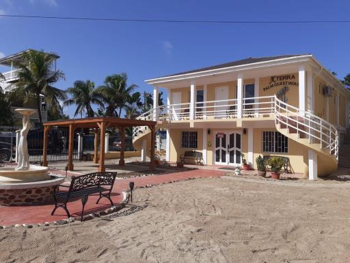 Xterra Palm Guest House - Housity