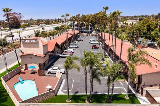 Hyland Inn near Legoland - Housity