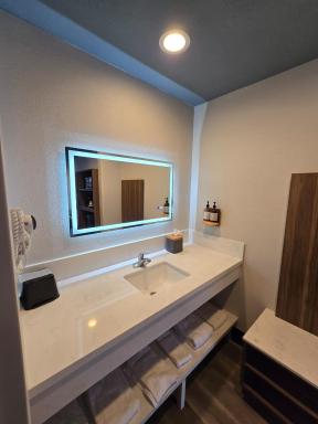 Hyland Inn near Legoland - Housity