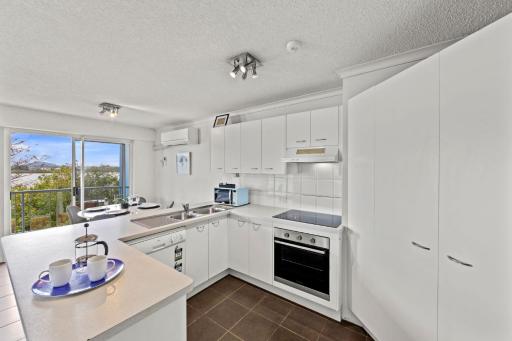Reflections Holiday Apartments - Housity