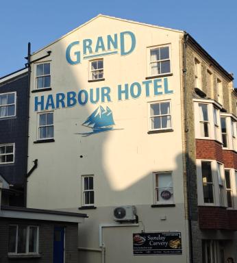 The Grand Harbour hotel - Housity