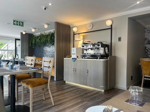 Courtyard Hotel Sandton - Housity