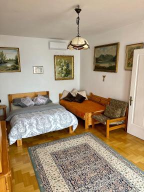 Perfect Remote-Workplace in Sunny Apartment - Hizvo
