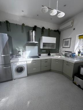 Harrogate Holiday Apartments - Courtyard Mews - Garden - Housity