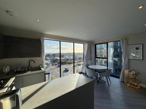 Penthouse - Harbour Views - Housity
