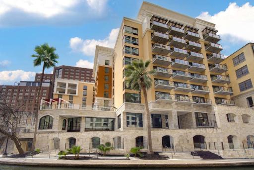Hampton Inn & Suites San Antonio Riverwalk - Housity