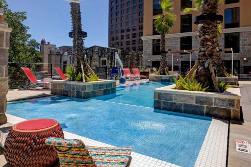 Hampton Inn & Suites San Antonio Riverwalk - Housity