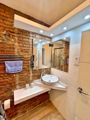 Excellent location Malaga centro historico 2 bed flat - Housity