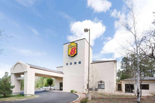 Super 8 by Wyndham Show Low - Housity