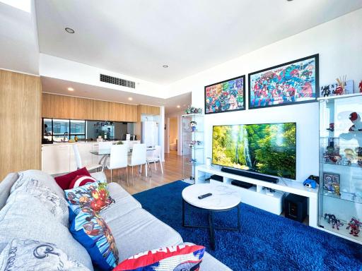 DC vs Marvel Theme ft Arcade Machine Pool Gym Sauna BBQ - Housity