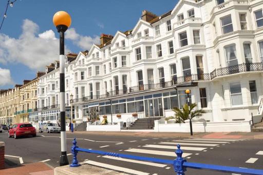 The Strand Hotel - Housity
