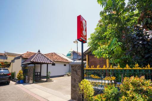 OYO 1642 Penginapan Anggrek Syariah 2 - Housity