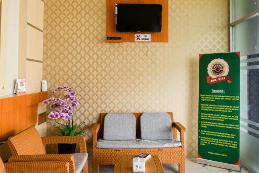 SUPER OYO 2199 Mandiri Guest House Syariah - Housity