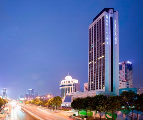 Grand Skylight Hotel Shenzhen Zhonghang - Housity