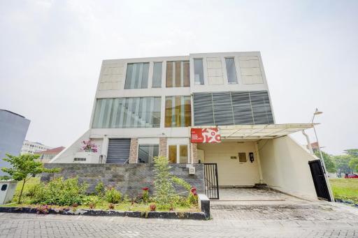 SUPER OYO 90606 Glass House Citraland Syariah - Housity