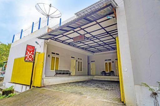 OYO 91329 Guest House Le-banon Syariah - Housity