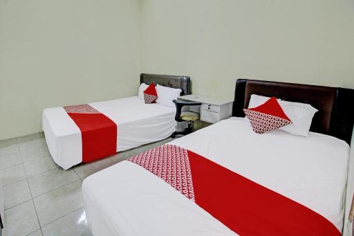 OYO Life 92312 A+ Cozy Rooms Syariah - Housity