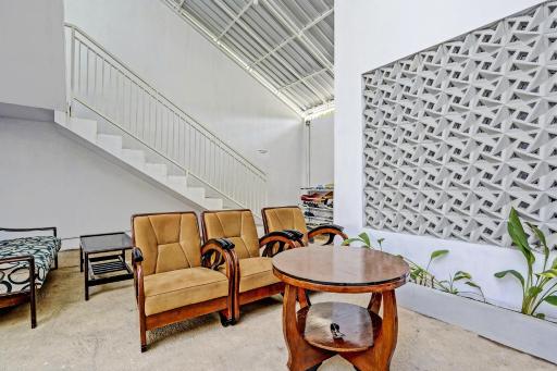 OYO 92817 Niza Guesthouse Syariah - Housity