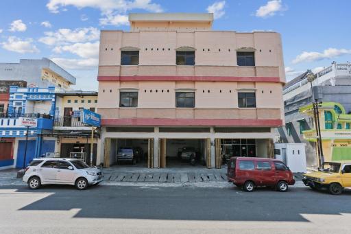 OYO 93046 Hotel Fortuna Parepare - Housity