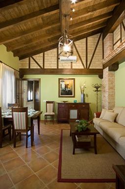Apartamentos Rurales Cumbres de Gredos - Housity