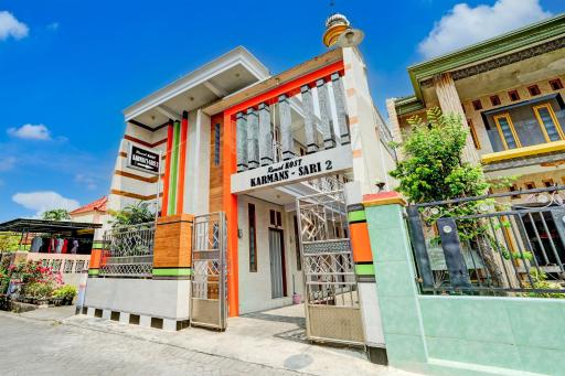 SPOT ON 93149 Karman's Sari 1 Homestay Syariah - Housity