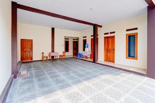 OYO 93249 Wisma Jasmine Syariah - Housity