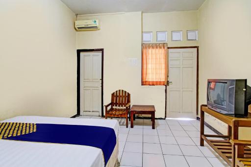 SPOT ON 93539 Juan Guest House - Housity