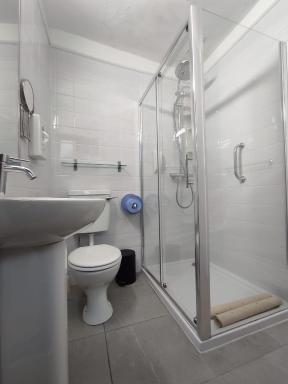 Ashley Hotel - Housity