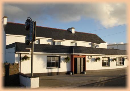 Hopper Inn Bar & Guest Accommodation - Housity