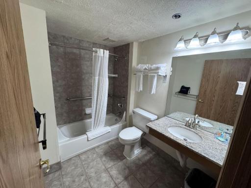 Promenade Inn & Suites Oceanfront - Housity