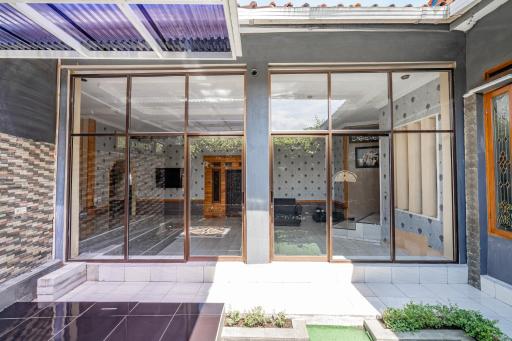Hotel O Ar Guest House Syariah - Housity