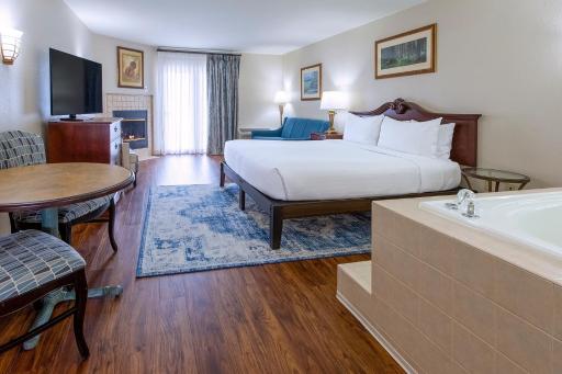 Music Road Resort Hotel and Inn - Housity