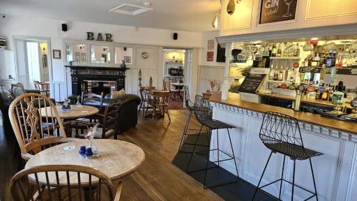 The Abbey Inn - Housity