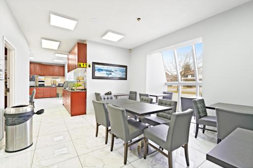 Beach Niagara Lodge & Suites - Housity