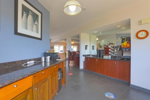 Siletz Bay Beachfront Hotel by OYO Lincoln City - Housity