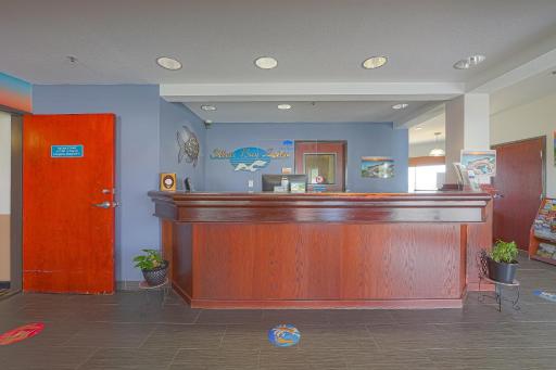 Siletz Bay Beachfront Hotel by OYO Lincoln City - Housity