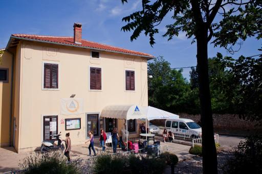 HI Hostel Pula - Housity