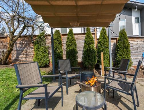 Northwest Retreat with Cedar Hot Tub - Housity