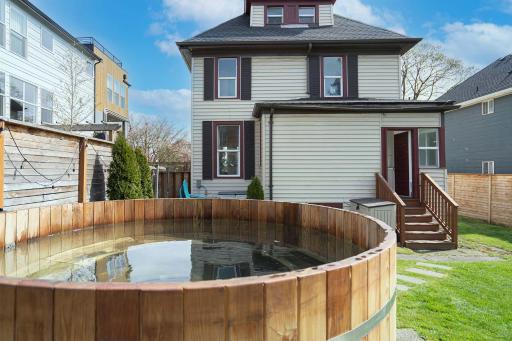 Northwest Retreat with Cedar Hot Tub - Housity