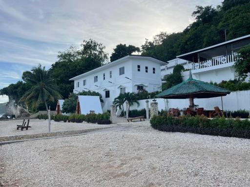 Beachfront · Private Beach Beachfront Hostel - Housity